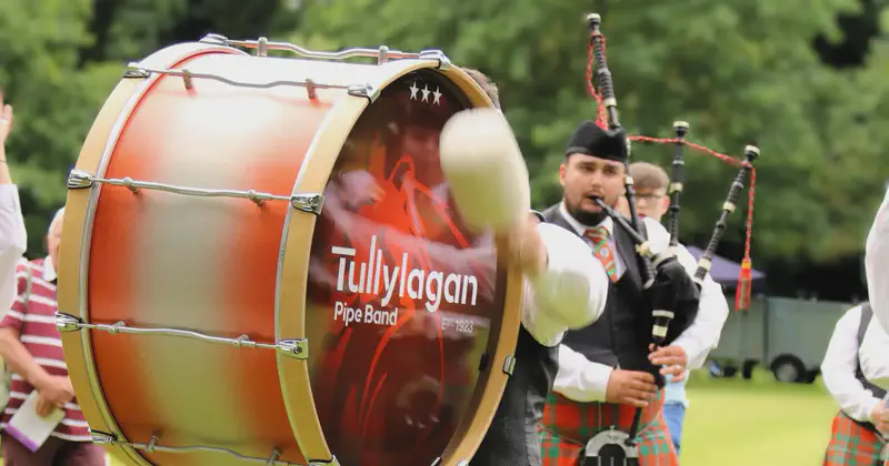 Tullylagan Pipe Band