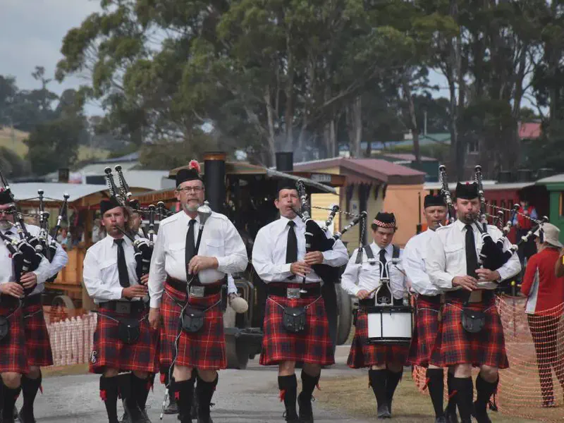 Burnie Highlands Pipe Band sound out for former members ahead of 80th anniversary
