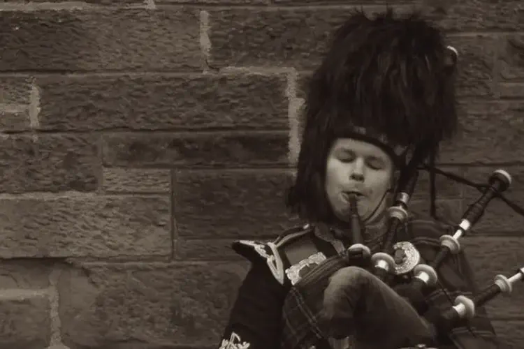 how to locate a bagpiper